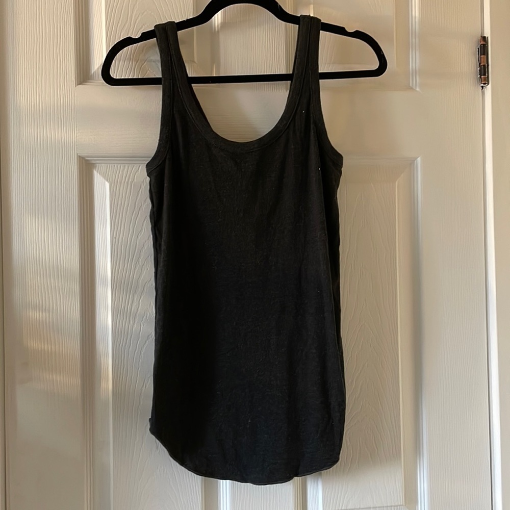 Chaser faded black v back shirttail hem ribbed tank